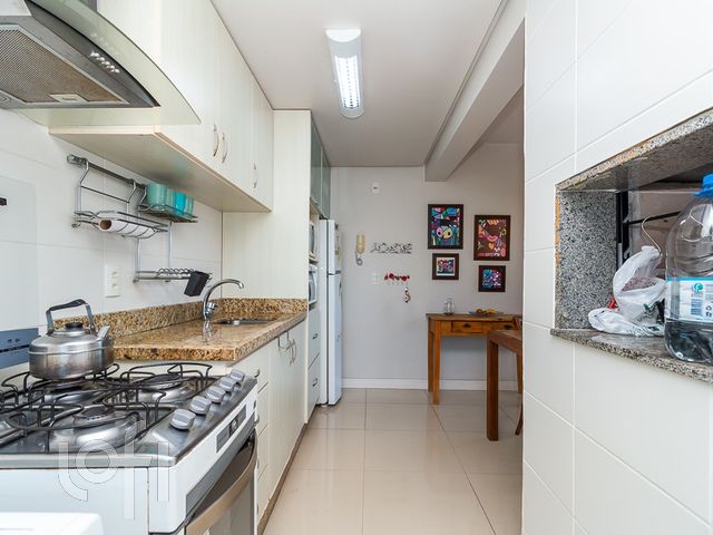 Apartamento com 80m², 3 dormitórios, 1 suíte, 2 vagas, Santana em Porto Alegre