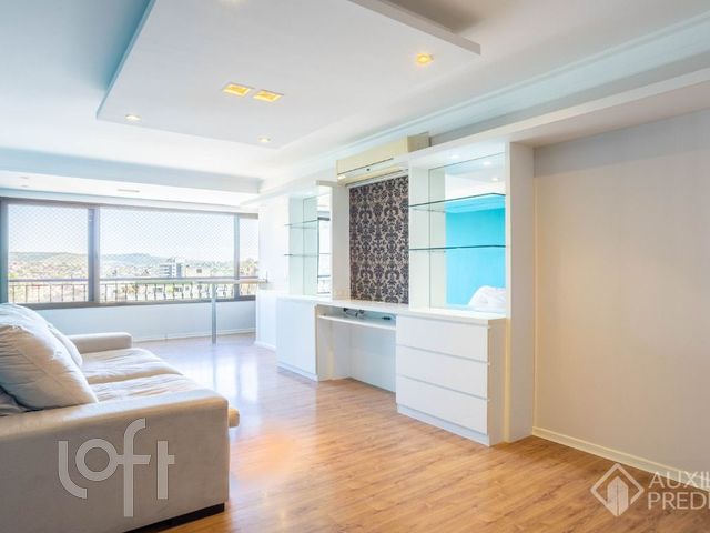 Apartamento com 105m², 3 dormitórios, 1 suíte, 2 vagas, Petrópolis em Porto Alegre