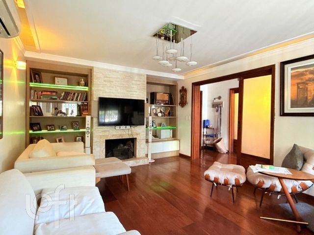 Casa com 272m², 3 dormitórios, 1 suíte, 4 vagas, Higienópolis em Porto Alegre