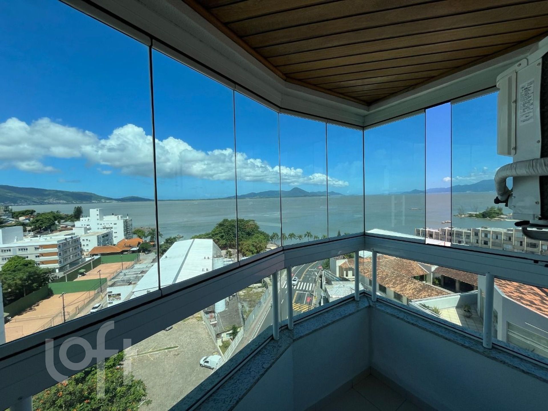 Apartamentos com 119m², 3 quartos, 1 suíte, 1 garagem, no bairro Coqueiros em Florianópolis