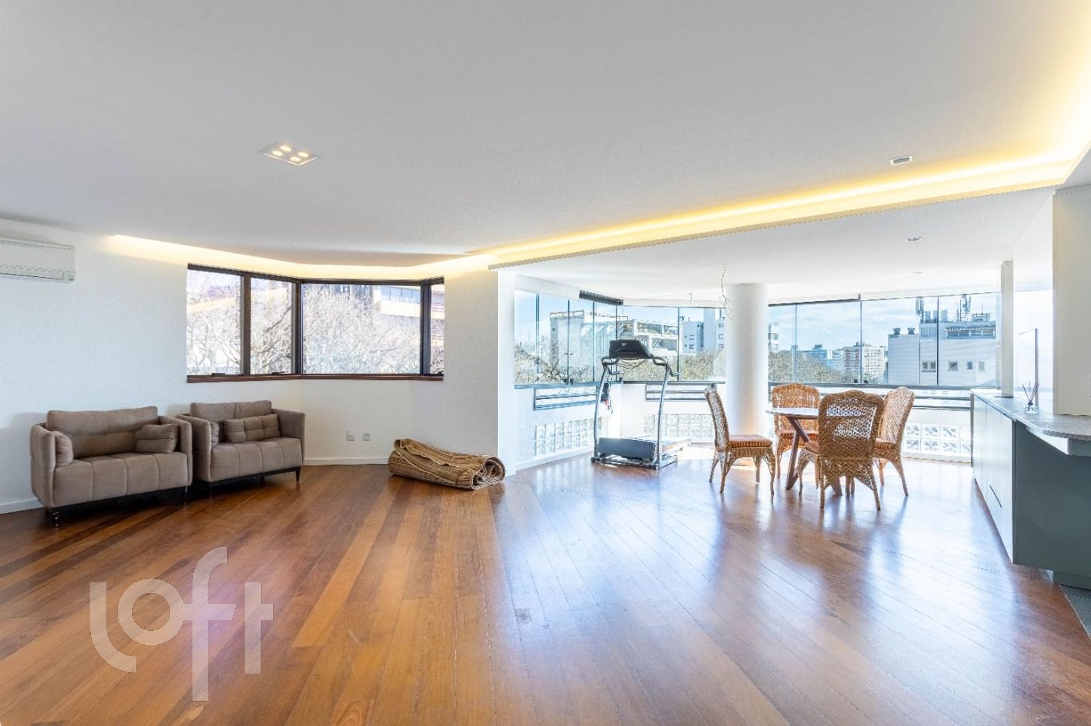 Apartamento com 169m², 2 dormitórios, 2 suítes, 2 vagas, Independência em Porto Alegre