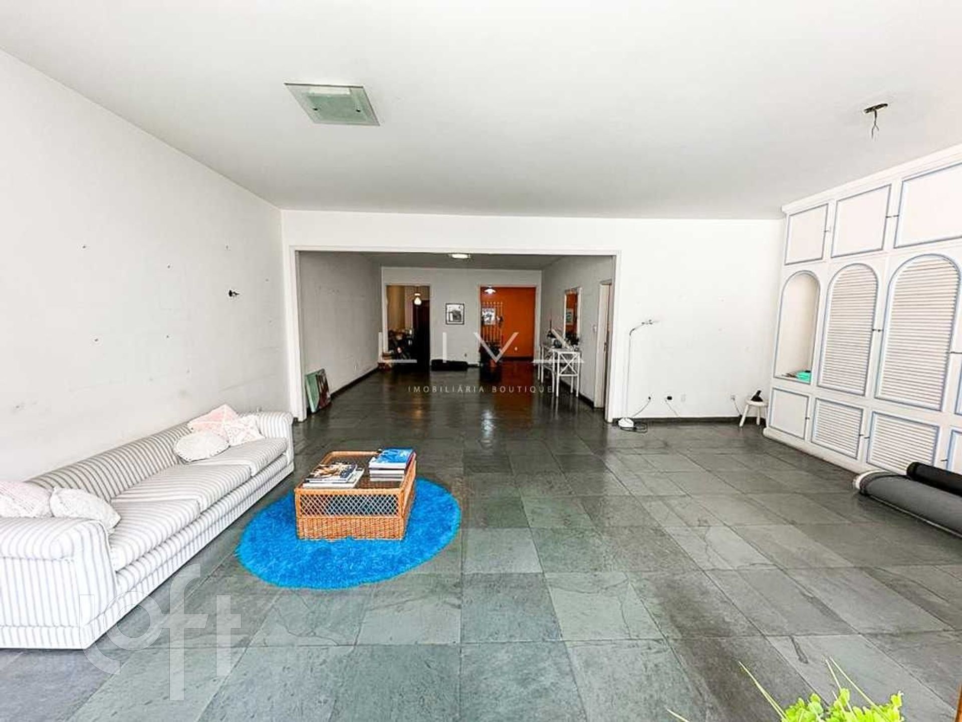 Apartamento à venda com 3 quartos, 258m² - Foto 2