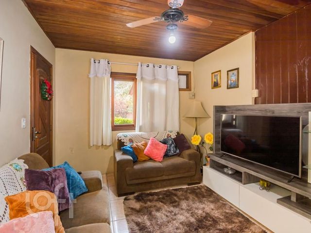 Casa com 180m², 4 dormitórios, 5 vagas, São João em Porto Alegre