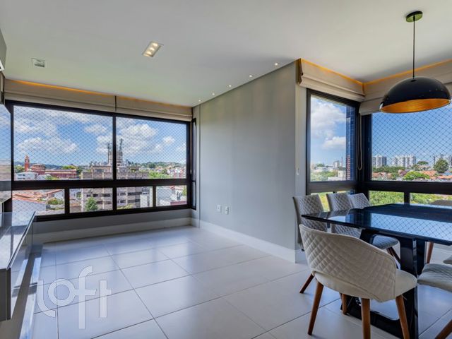 Apartamento com 80m², 2 dormitórios, 1 suíte, 2 vagas, Vila Ipiranga em Porto Alegre