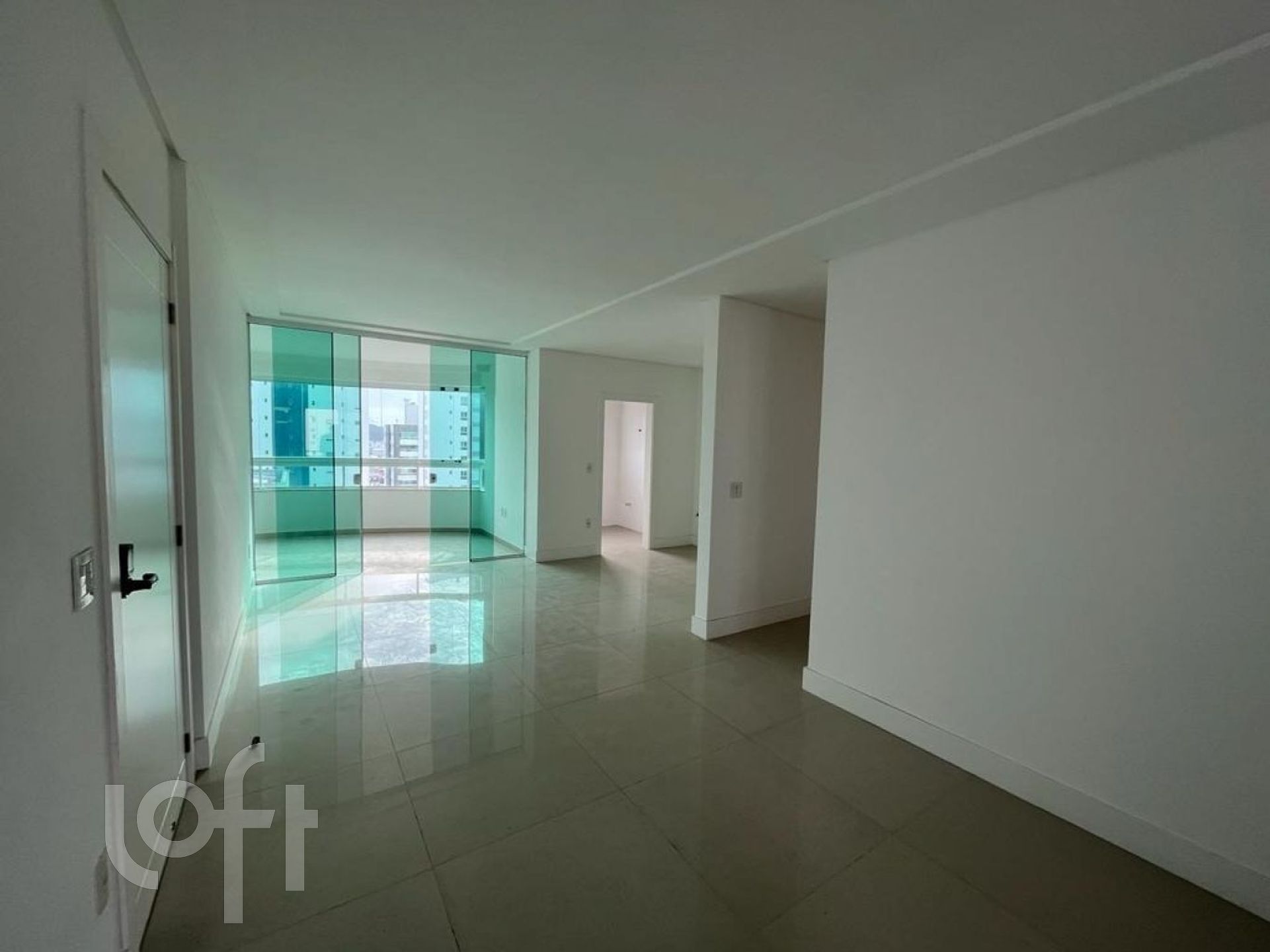 Apartamentos com 160m², 3 quartos, 3 suítes, 2 garagens, no bairro Centro em Balneário Camboriú