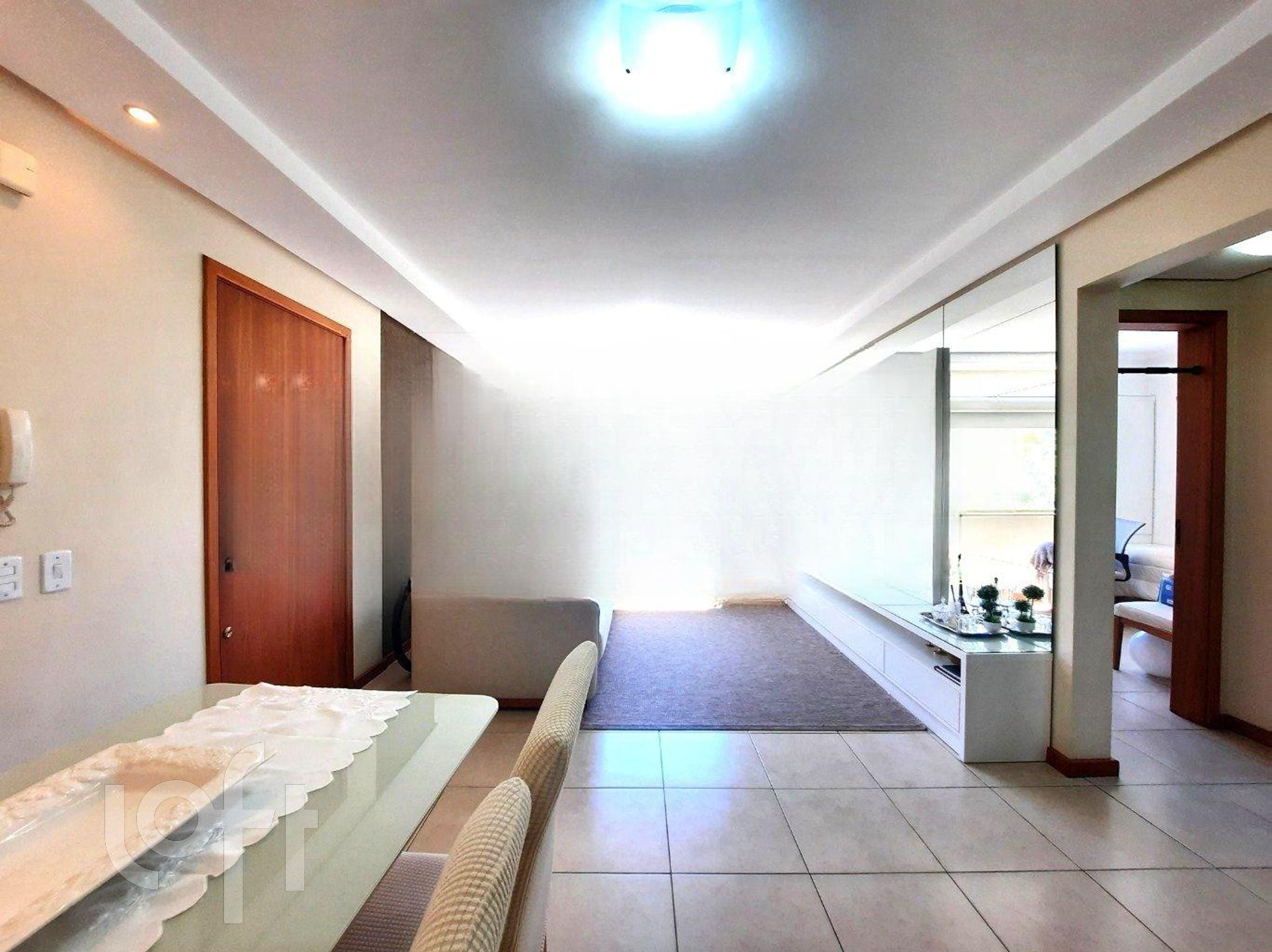 Apartamento com 74m², 2 dormitórios, 1 suíte, 2 vagas, Jardim Botânico em Porto Alegre