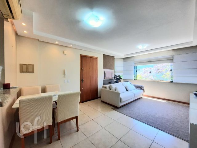 Apartamento com 74m², 2 dormitórios, 1 suíte, 2 vagas, Jardim Botânico em Porto Alegre
