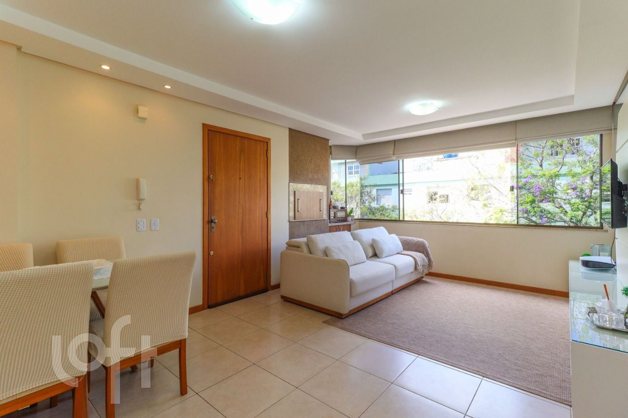 Apartamento com 74m², 2 dormitórios, 1 suíte, 2 vagas, Jardim Botânico em Porto Alegre