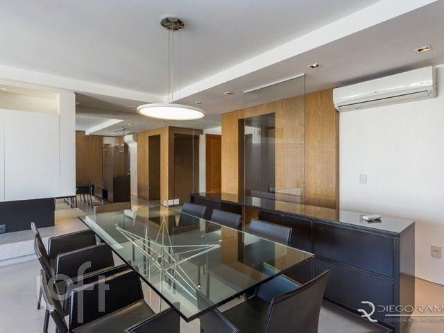 Apartamento com 121m², 3 dormitórios, 1 suíte, 3 vagas, Petrópolis em Porto Alegre