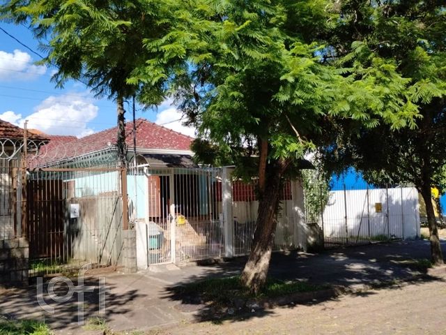 Casa com 180m², 3 dormitórios, 1 vaga, Santana em Porto Alegre