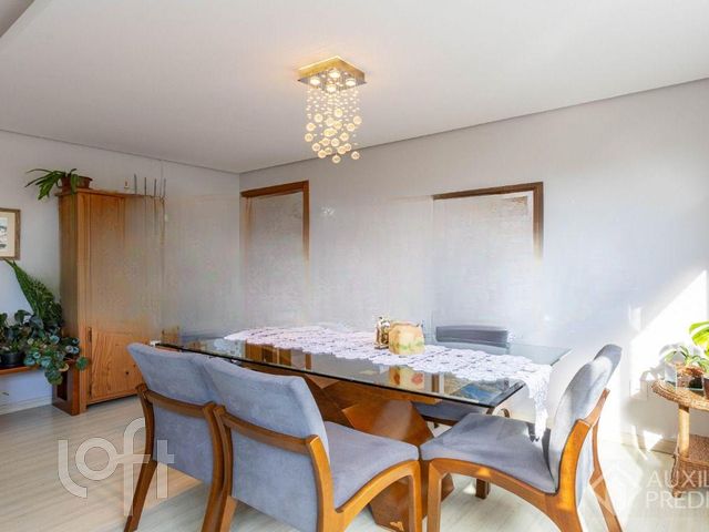 Apartamento com 104m², 3 dormitórios, 1 suíte, 2 vagas, Petrópolis em Porto Alegre