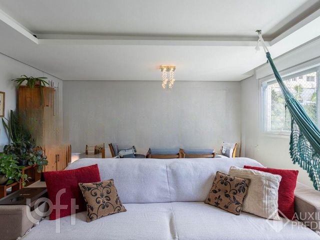 Apartamento com 104m², 3 dormitórios, 1 suíte, 2 vagas, Petrópolis em Porto Alegre