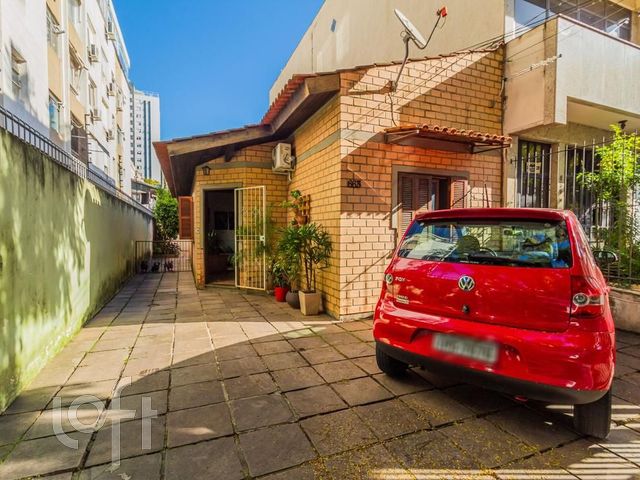 Casa com 125m², 3 dormitórios, 2 vagas, Rio Branco em Porto Alegre