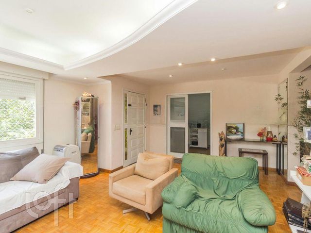 Casa com 236m², 5 dormitórios, 2 suítes, 2 vagas, Vila Ipiranga em Porto Alegre