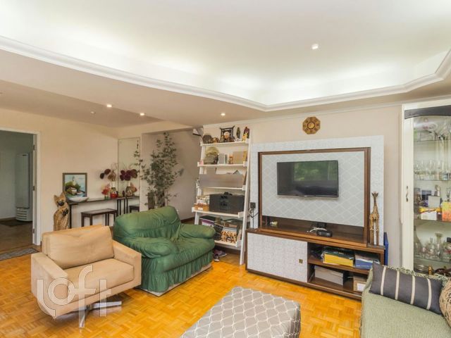 Casa com 236m², 5 dormitórios, 2 suítes, 2 vagas, Vila Ipiranga em Porto Alegre