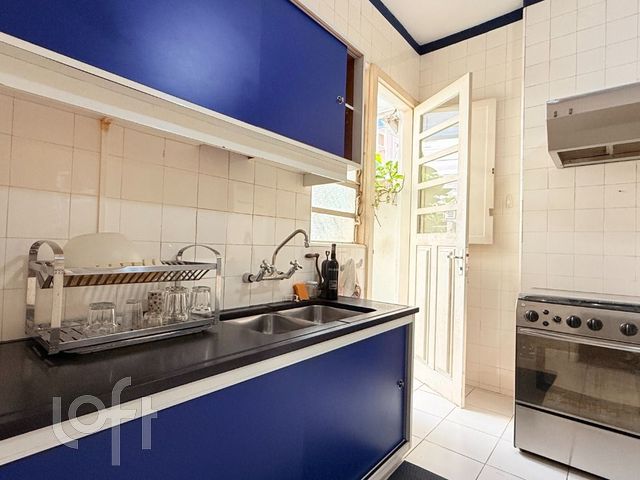 Casa com 221m², 4 dormitórios, 1 suíte, 2 vagas, Petrópolis em Porto Alegre