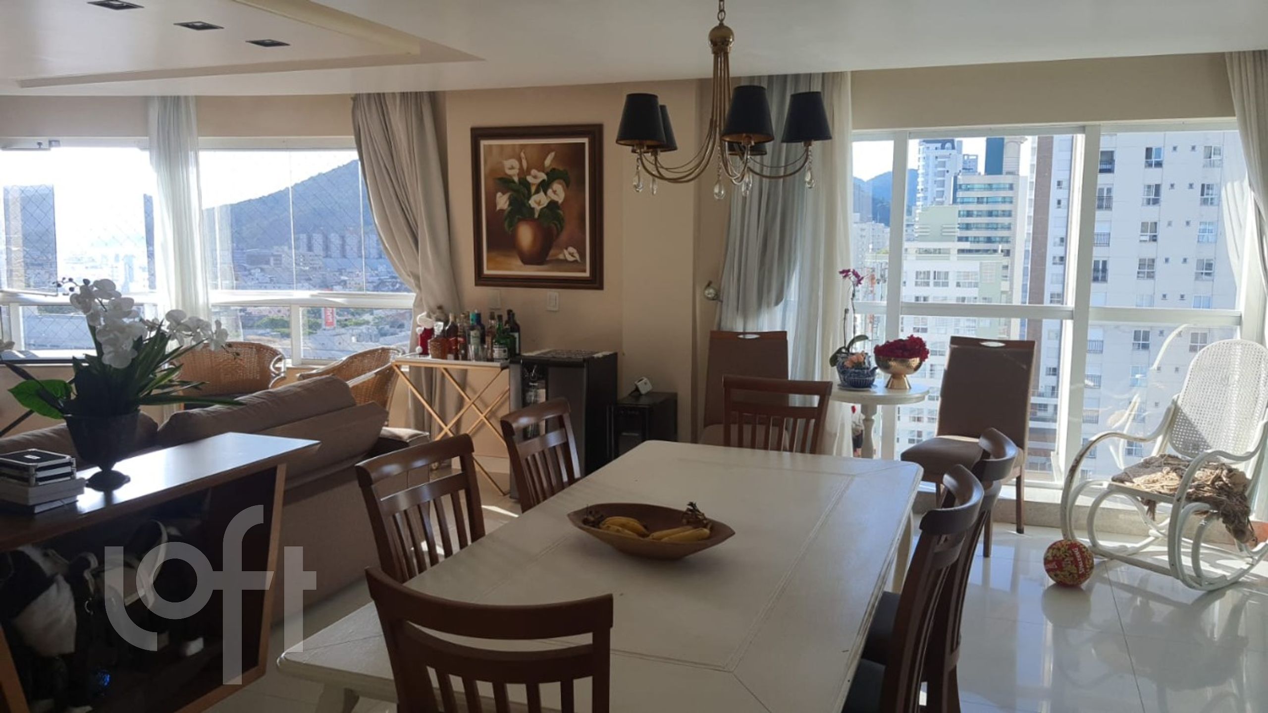 Apartamentos com 213m², 4 quartos, 4 suítes, 2 garagens, no bairro Centro em Balneário Camboriú
