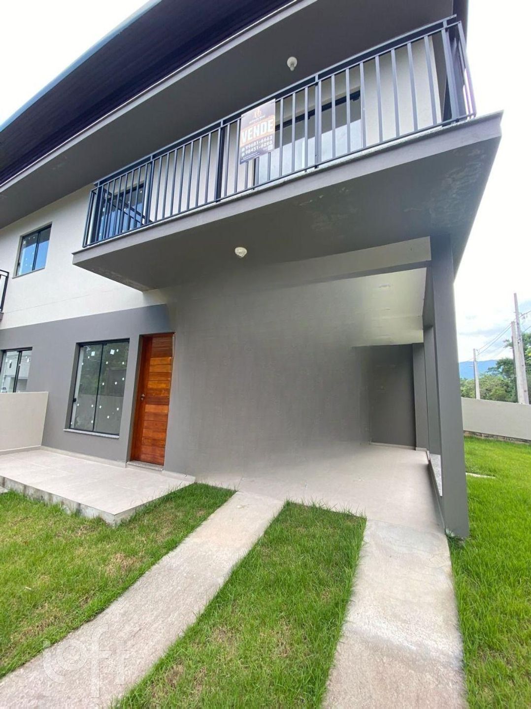 Casa à venda em Forquilhas com 102 m², 2 quartos, 2 suítes, 1 vaga