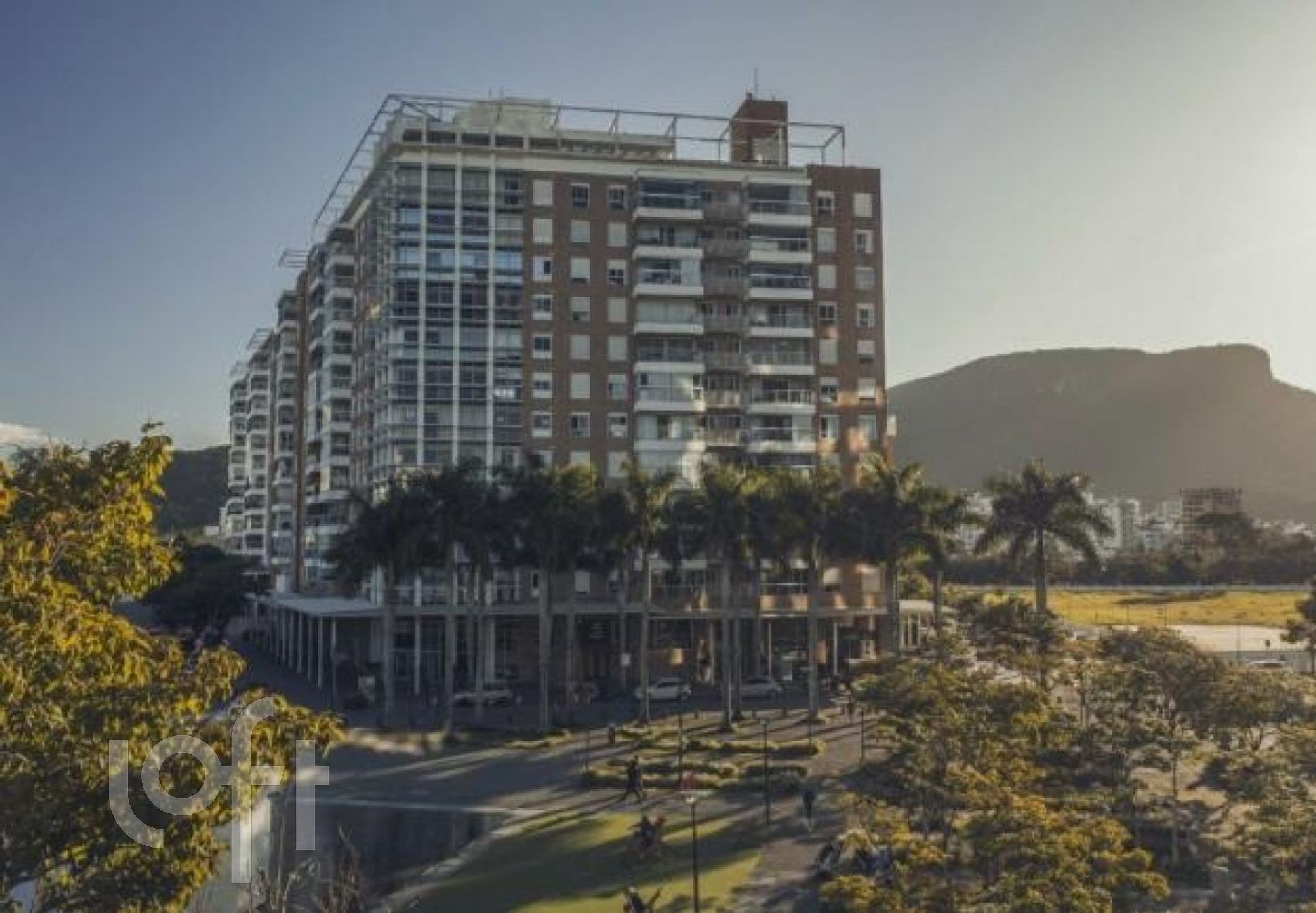 Apartamentos com 167m², 3 quartos, 3 suítes, 2 garagens, no bairro Cidade Universitaria Pedra Branca em Palhoça