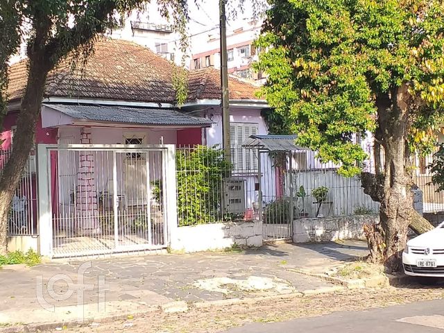 Casa com 440m², 2 dormitórios, Jardim Botânico em Porto Alegre