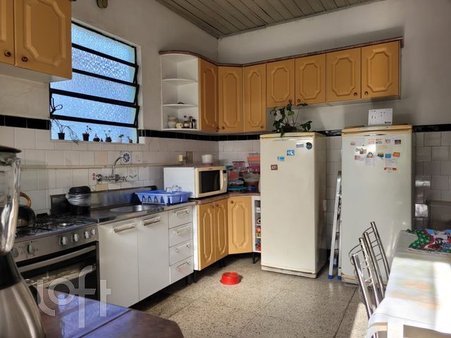 Casa com 330m², 2 dormitórios, 1 vaga, Vila Ipiranga em Porto Alegre