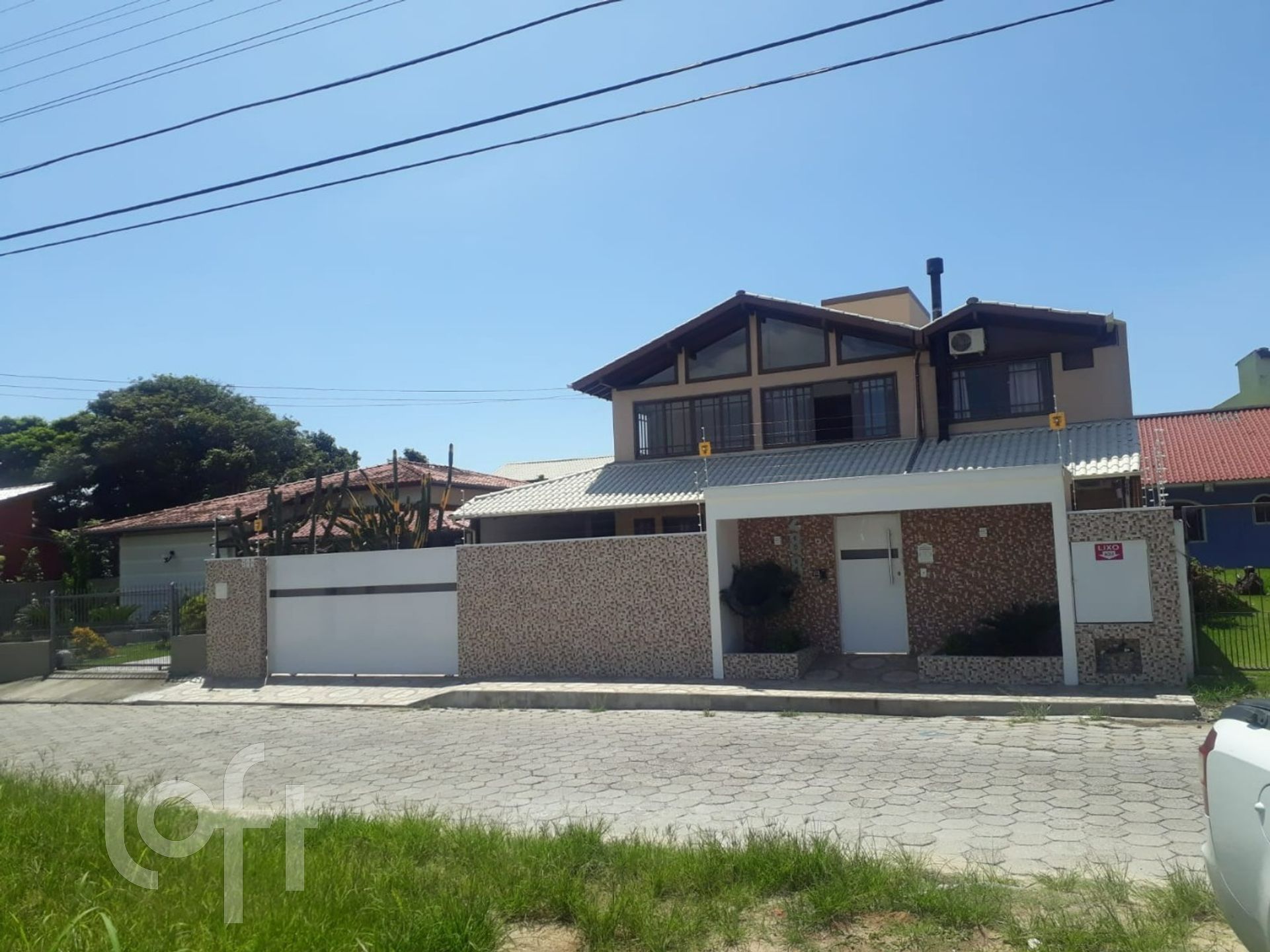 Casa Residencial com 356m², 5 quartos, 5 suítes, 4 garagens, no bairro Campeche Sul em Florianópolis