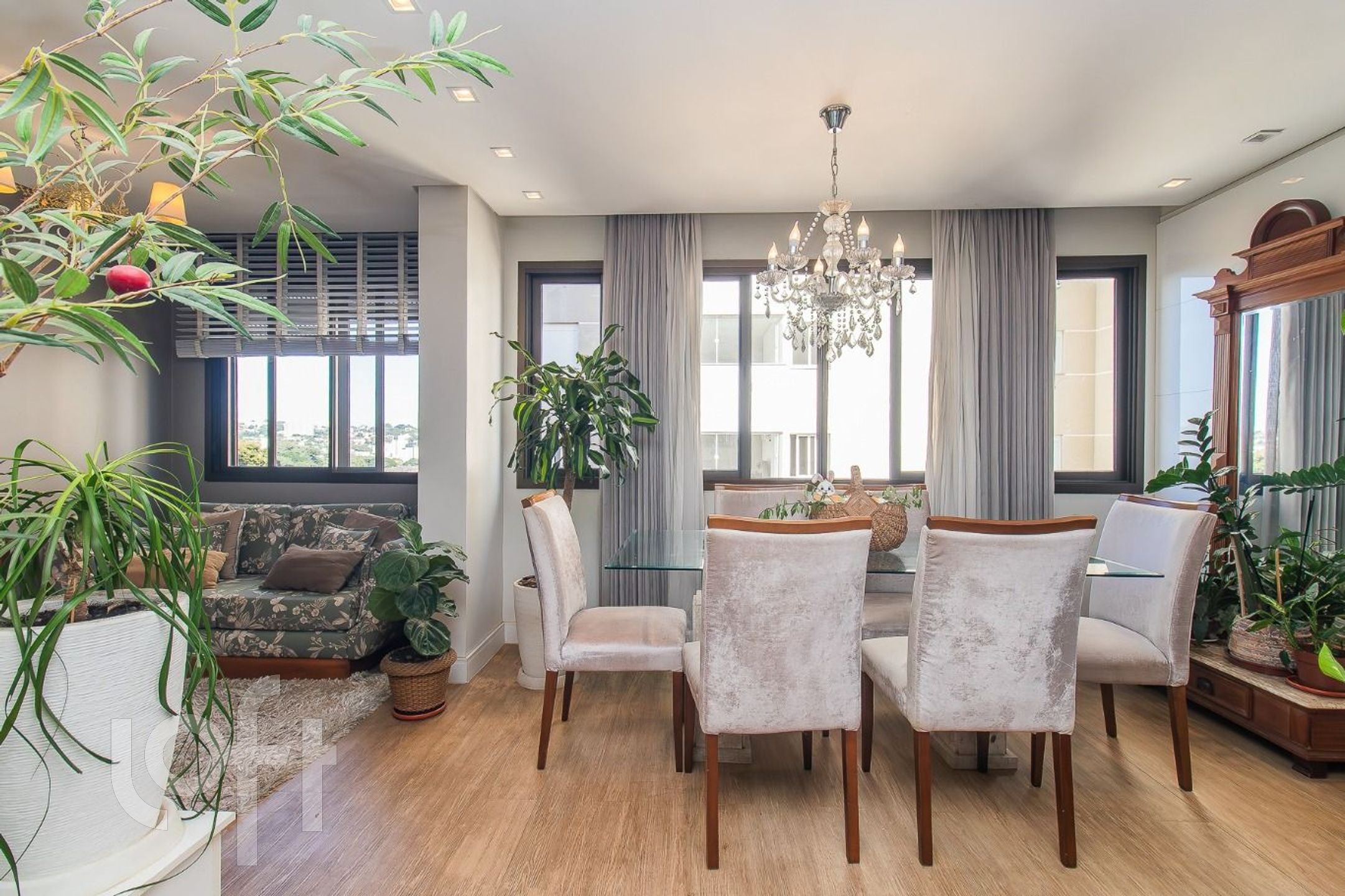 Apartamento com 81m², 3 dormitórios, 1 suíte, 2 vagas, Jardim Botânico em Porto Alegre