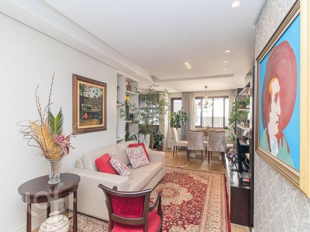 Apartamento com 81m², 3 dormitórios, 1 suíte, 2 vagas, Jardim Botânico em Porto Alegre