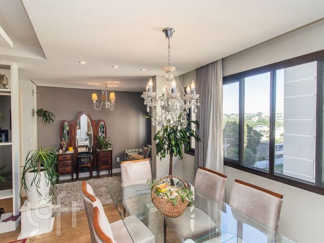 Apartamento com 81m², 3 dormitórios, 1 suíte, 2 vagas, Jardim Botânico em Porto Alegre