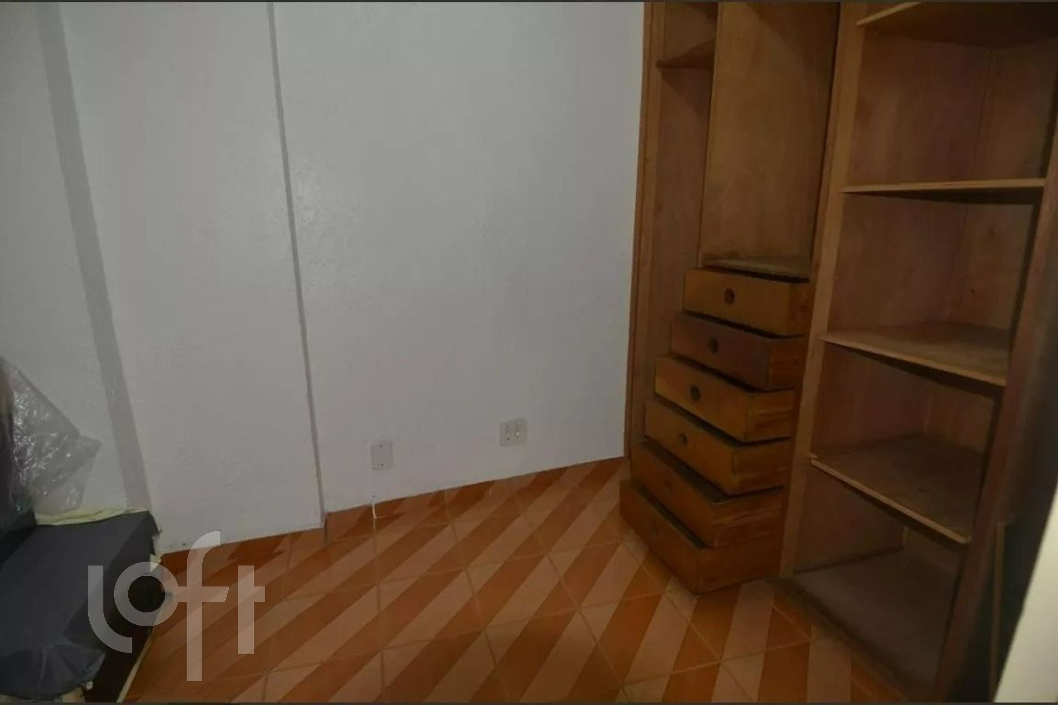 Apartamento à venda com 3 quartos, 140m² - Foto 2