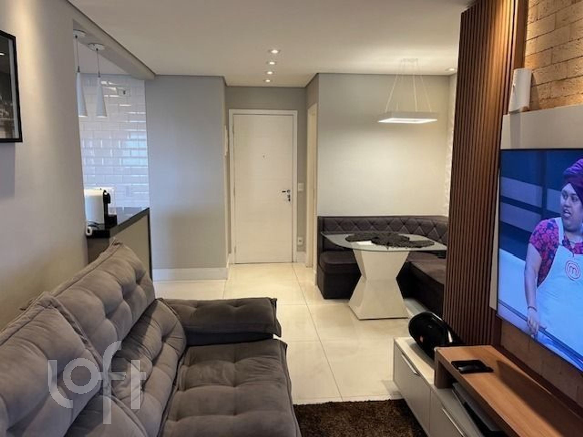 Apartamento à venda com 2 quartos, 65m² - Foto 2