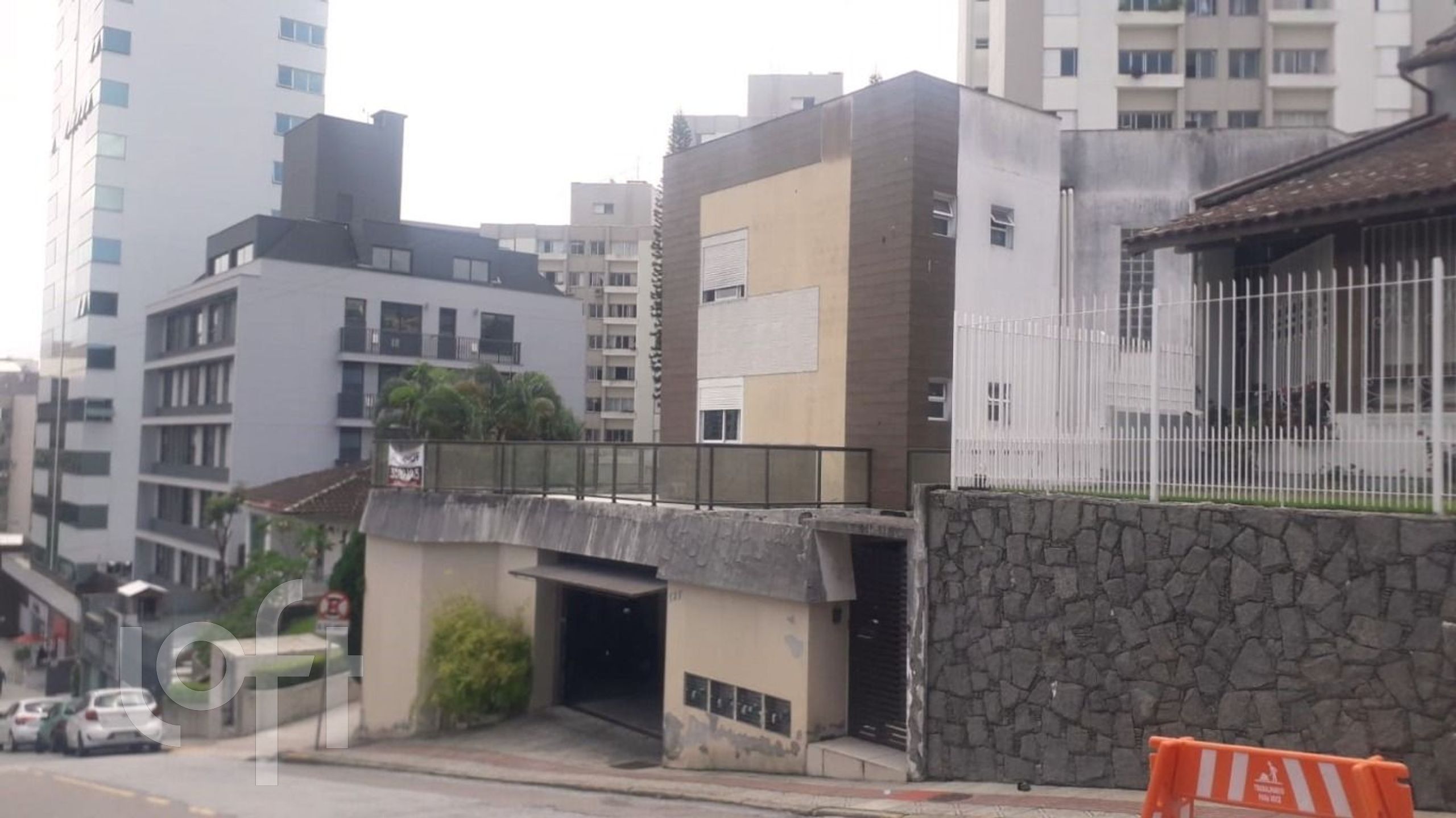 Casa Residencial com 401m², 2 quartos, 2 suítes, 5 garagens, no bairro Centro em Florianópolis