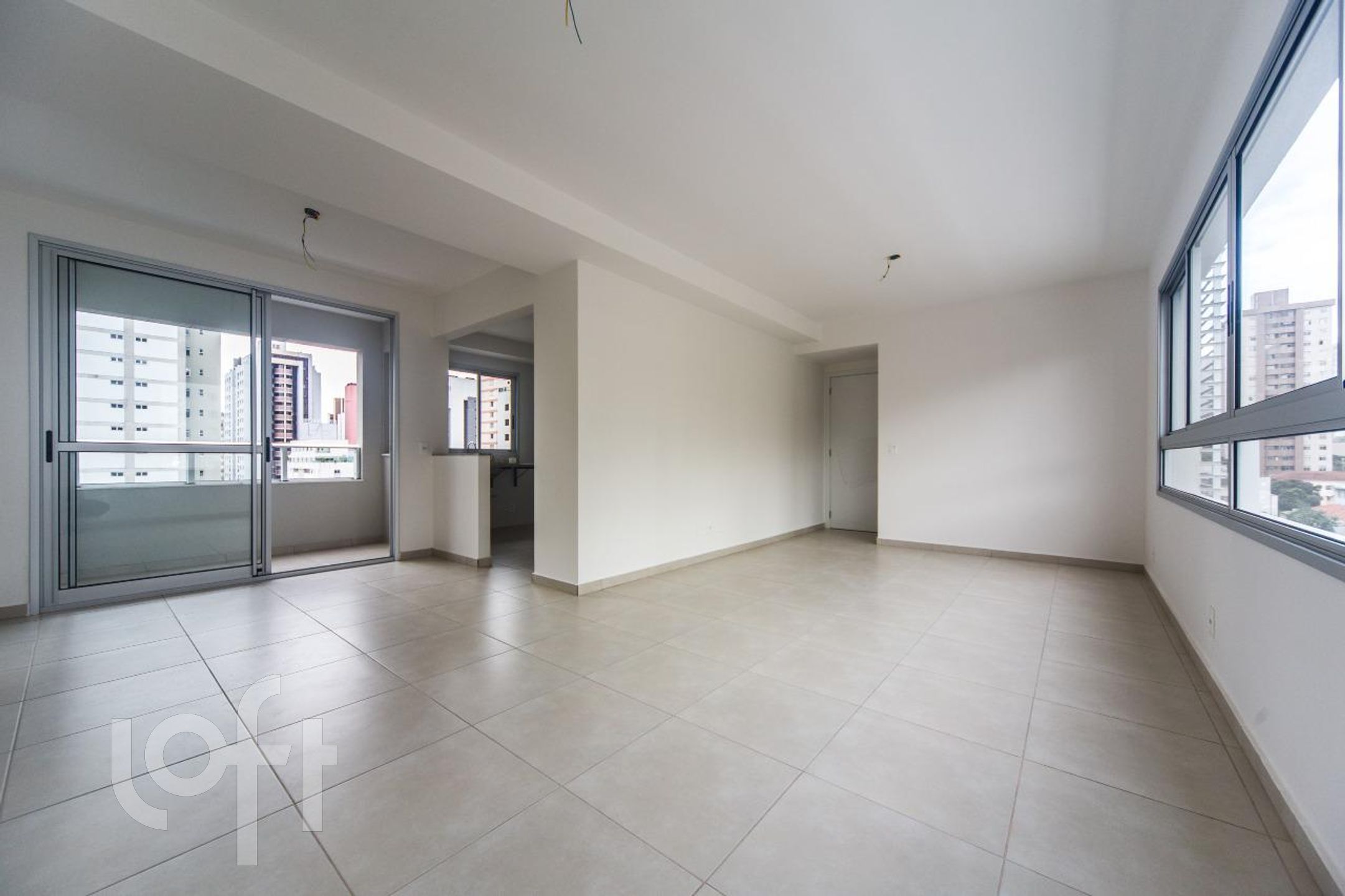 Apartamento à venda com 4 quartos, 182m² - Foto 1