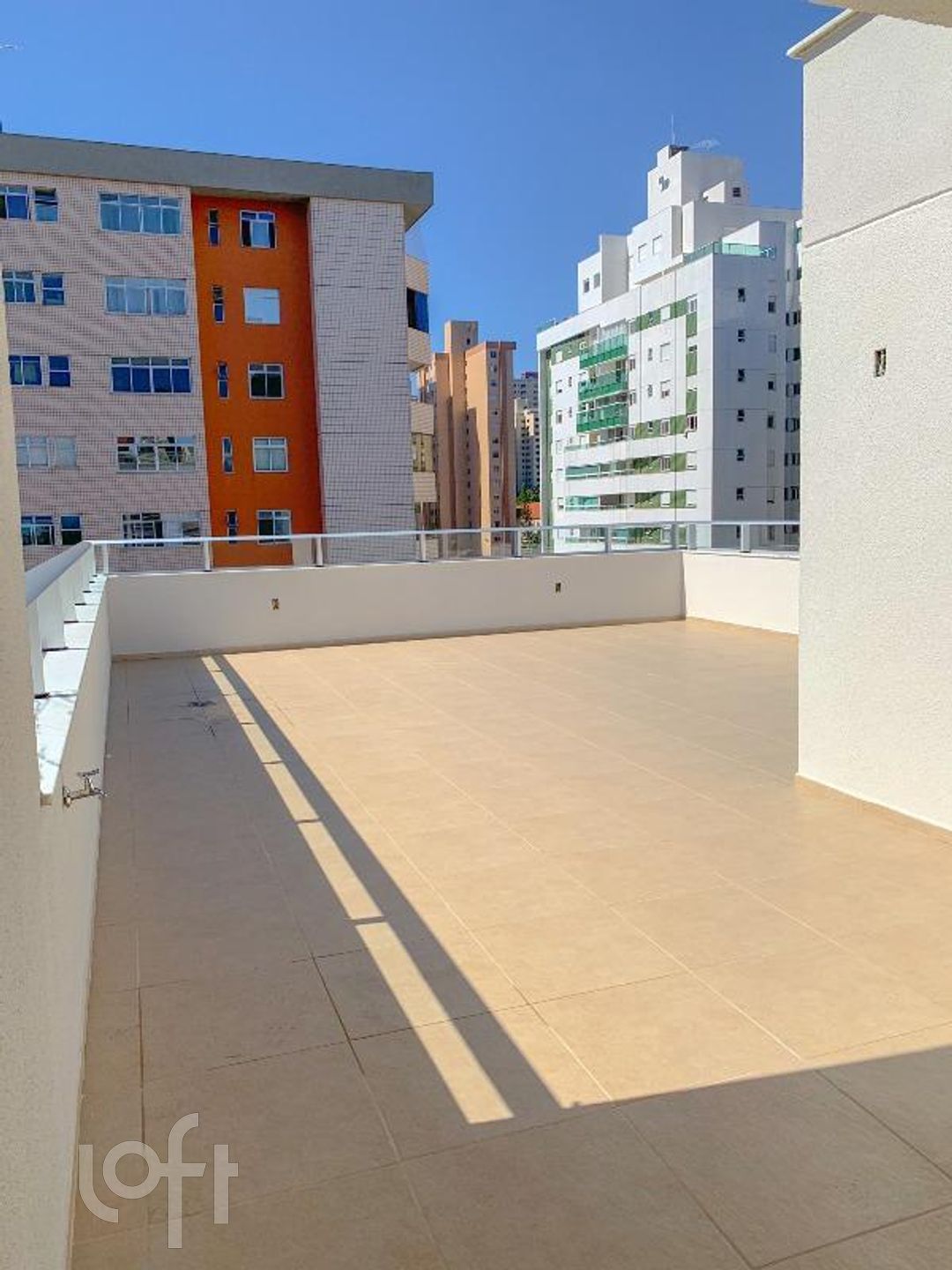 Apartamento à venda com 4 quartos, 182m² - Foto 2