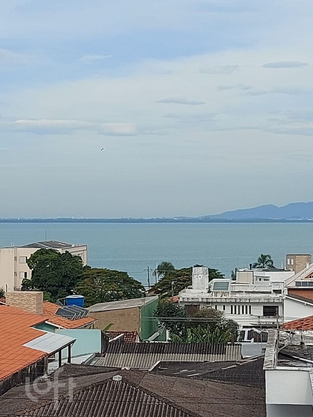 Casa à venda em Coqueiros com 320 m², 4 quartos, 4 suítes