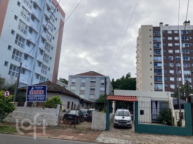 Casa com 241m², 3 dormitórios, 2 vagas, Cristo Redentor em Porto Alegre