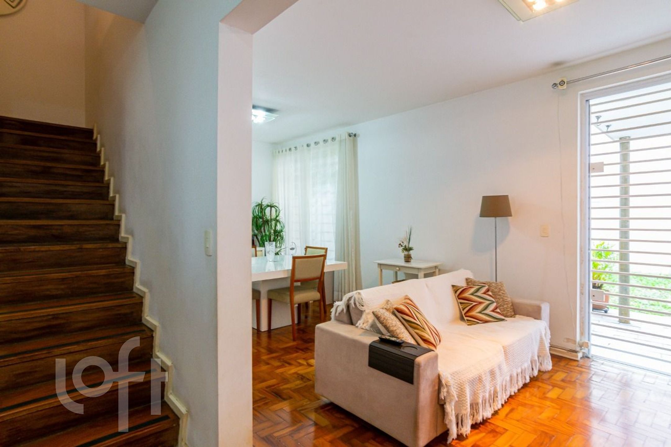 Casa à venda com 3 quartos, 120m² - Foto 1