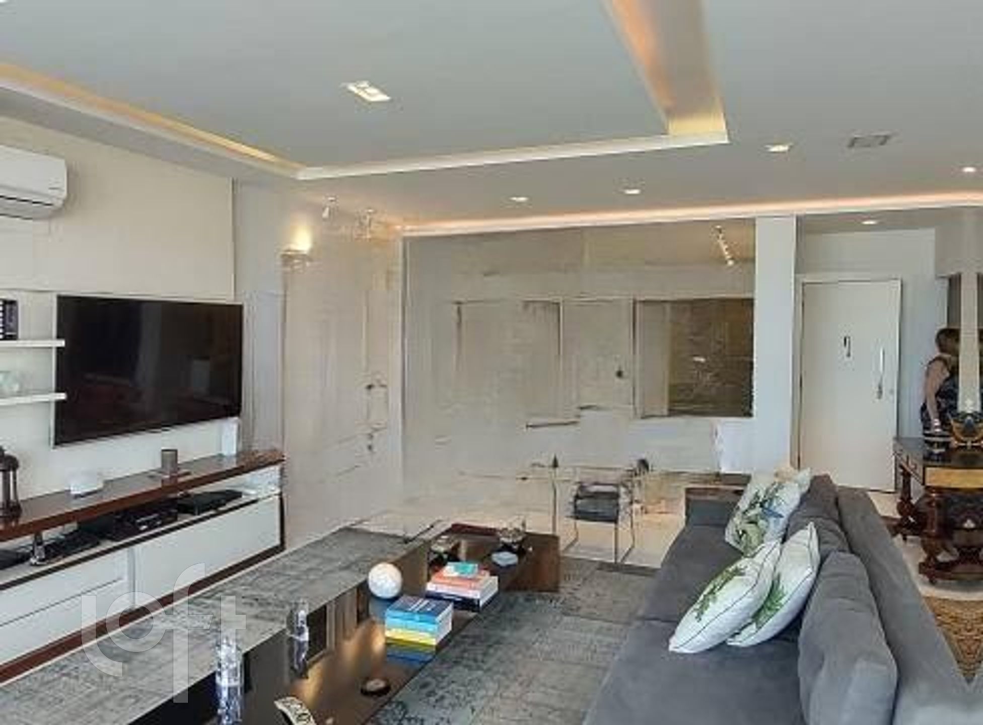 Apartamento à venda com 4 quartos, 210m² - Foto 2