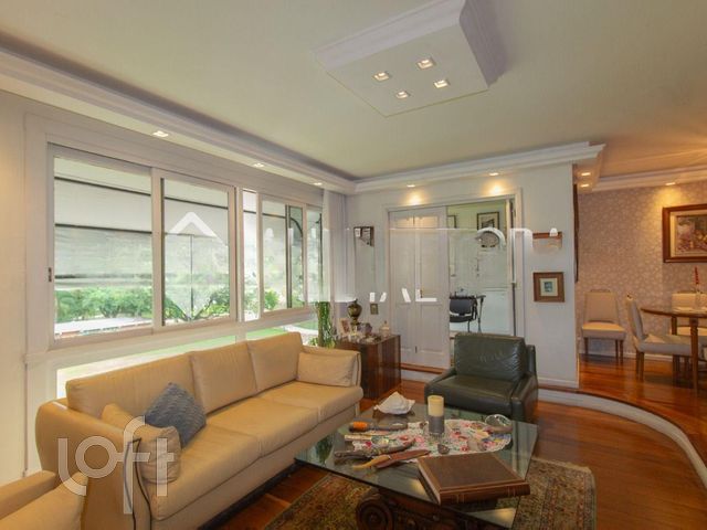 Apartamento com 300m², 4 dormitórios, 1 suíte, 3 vagas, Moinhos de Vento em Porto Alegre