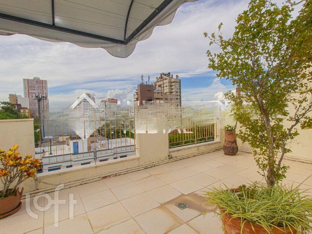 Apartamento com 300m², 4 dormitórios, 1 suíte, 3 vagas, Moinhos de Vento em Porto Alegre