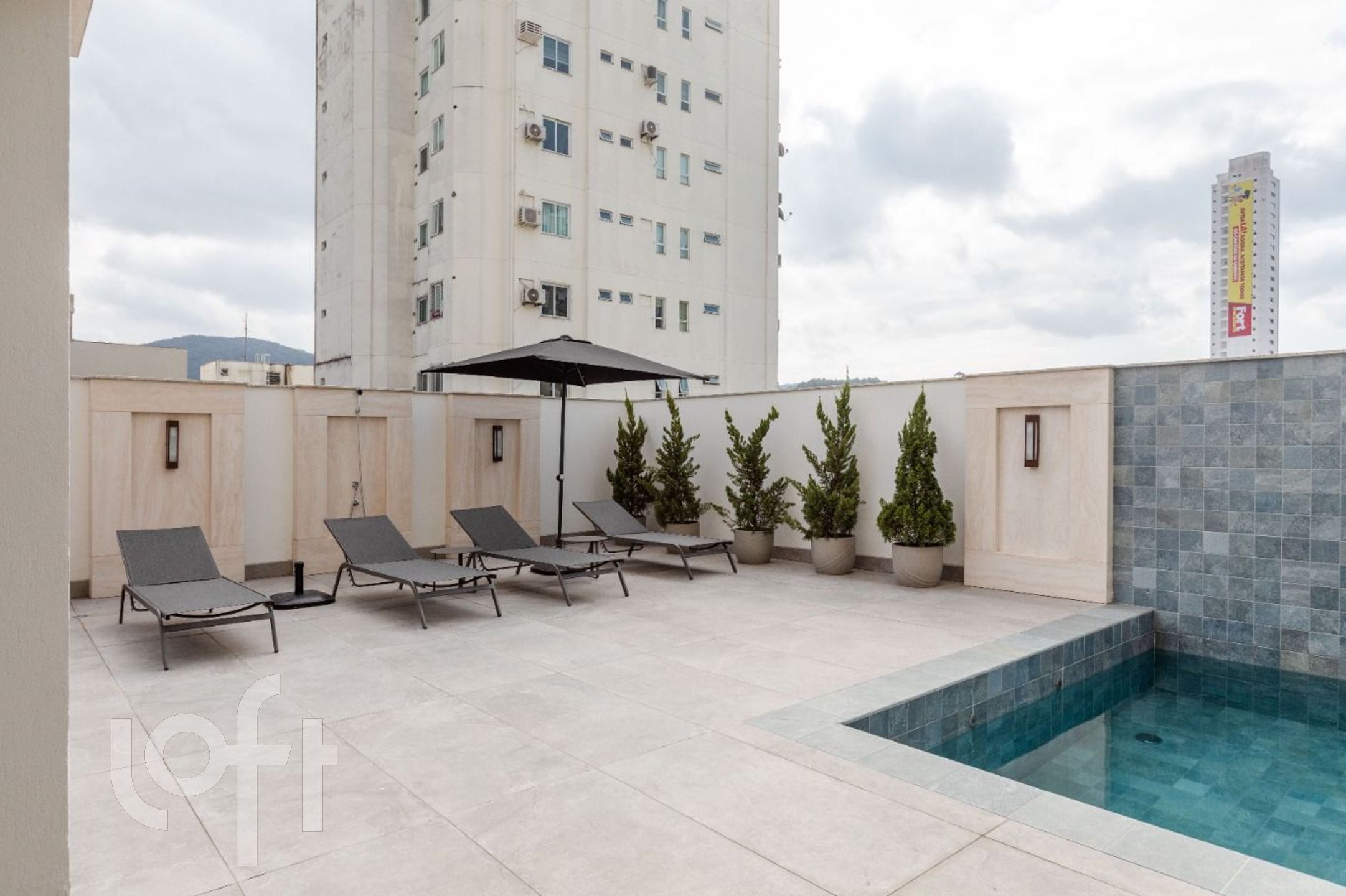 Apartamento à venda em Centro com 131 m², 4 quartos, 4 suítes, 3 vagas