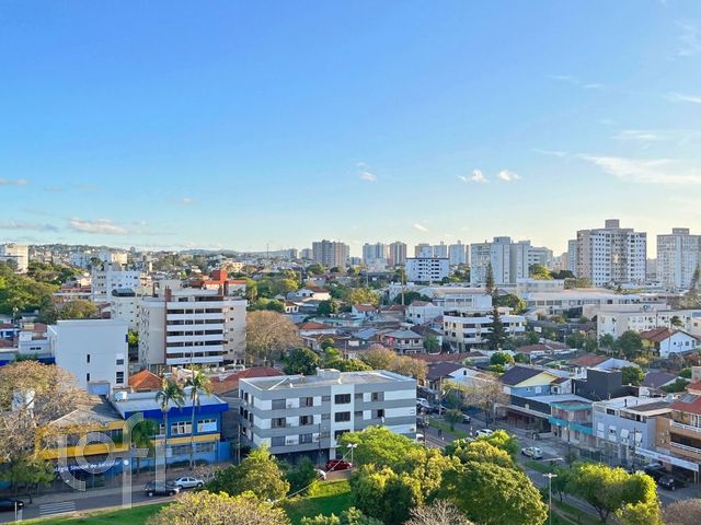 Apartamento com 74m², 3 dormitórios, 1 suíte, 2 vagas, Vila Ipiranga em Porto Alegre