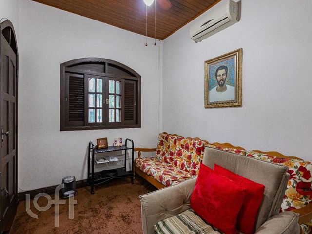 Casa com 89m², 2 dormitórios, 3 vagas, Vila Ipiranga em Porto Alegre