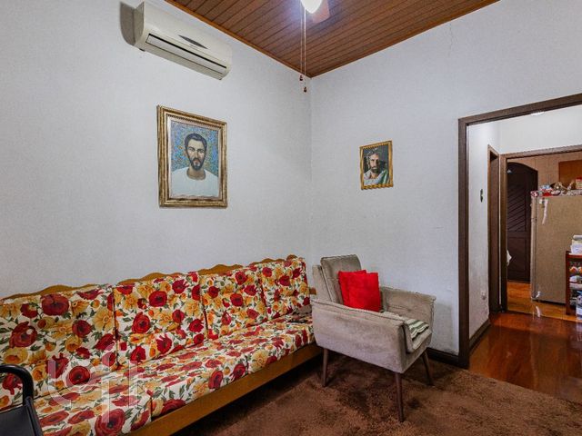 Casa com 89m², 2 dormitórios, 3 vagas, Vila Ipiranga em Porto Alegre