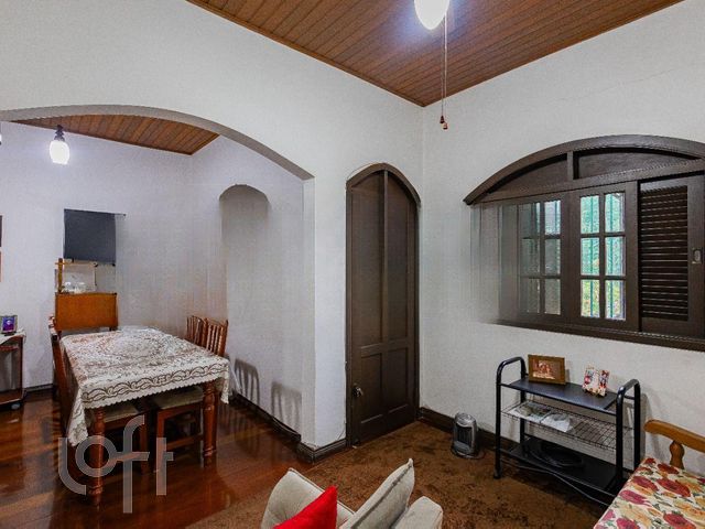 Casa com 89m², 2 dormitórios, 3 vagas, Vila Ipiranga em Porto Alegre