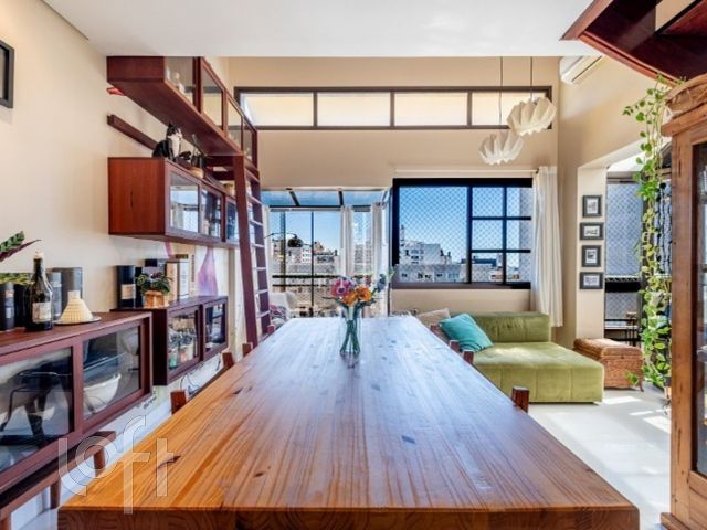 Apartamento com 105m², 2 dormitórios, 1 vaga, Independência em Porto Alegre