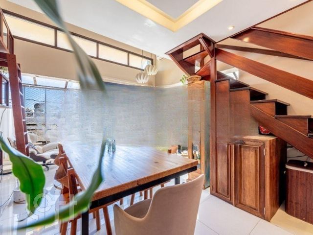 Apartamento com 105m², 2 dormitórios, 1 vaga, Independência em Porto Alegre