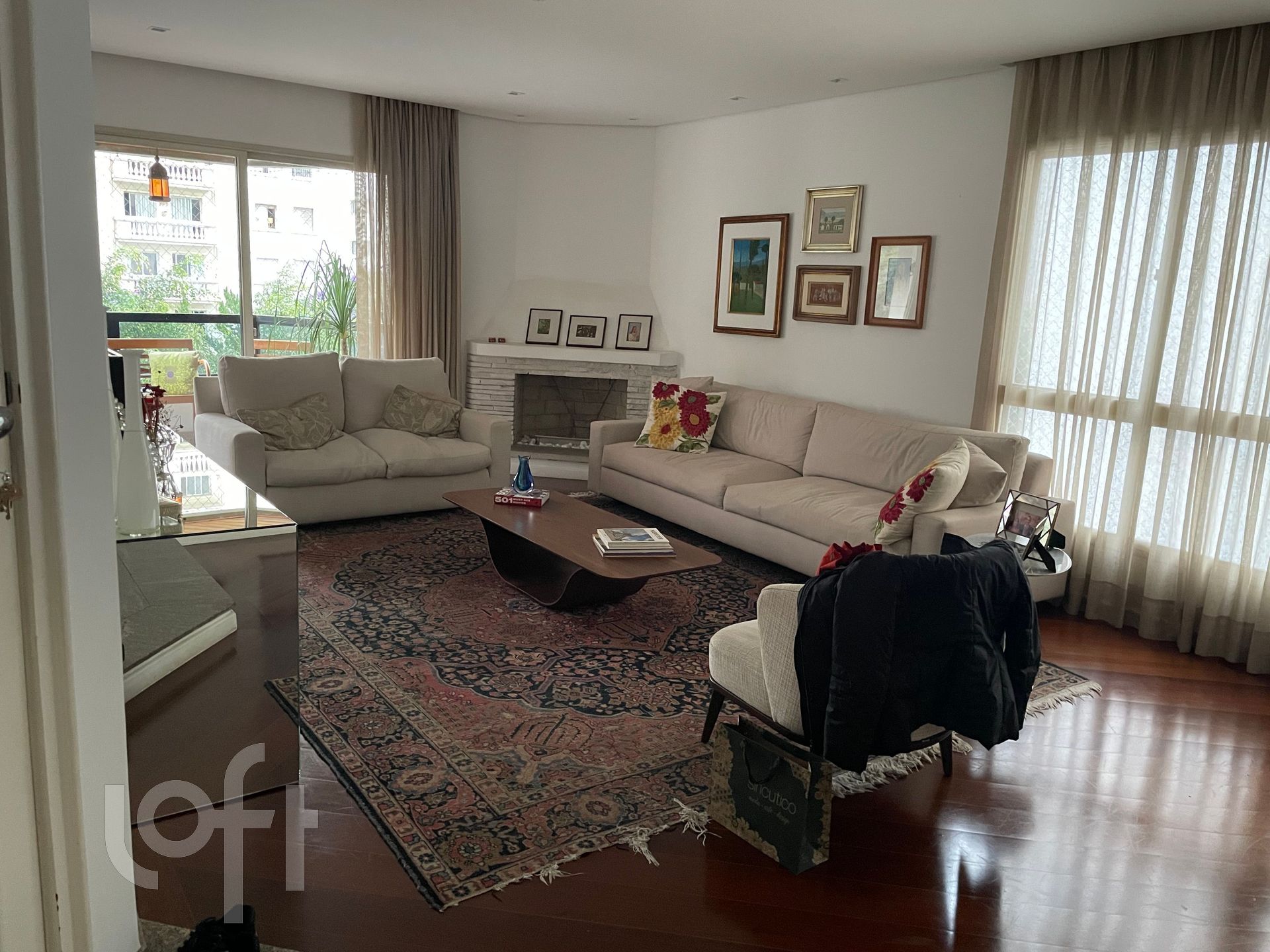 Apartamento à venda com 3 quartos, 180m² - Foto 1