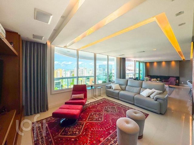 Apartamento com 204m², 3 dormitórios, 3 suítes, 4 vagas, Petrópolis em Porto Alegre