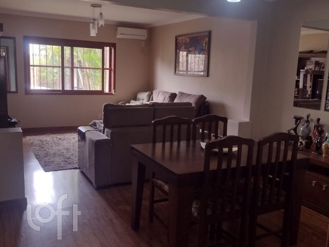 Casa com 149m², 3 dormitórios, 1 suíte, 5 vagas, Vila Ipiranga em Porto Alegre